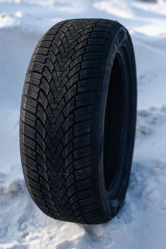 фото протектора и шины WINTERHAWKE I Шина ZMAX WINTERHAWKE I 215/55 R18 99H