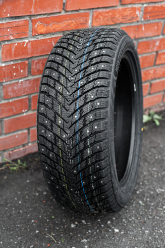 фото протектора и шины WINTERNOVA STUD II Шина ZMAX WINTERNOVA STUD II 235/45 R17 97T