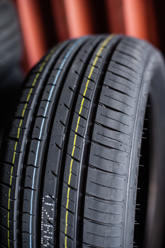 фото протектора и шины LANDGEMA Шина ZMAX LANDGEMA 185/55 R16 87V