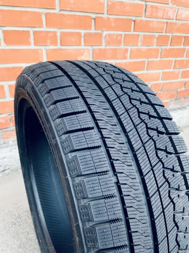 фото протектора и шины Ice Blazer Arctic Шина Sailun Ice Blazer Arctic 235/45 R18 98H