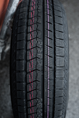 фото протектора и шины ICEPIONEER 868 Шина ZMAX ICEPIONEER 868 195/55 R16 91H